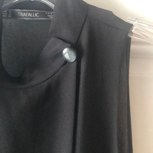 Zara High Neck Button Black sleeveless blouse - Picture 7 of 10